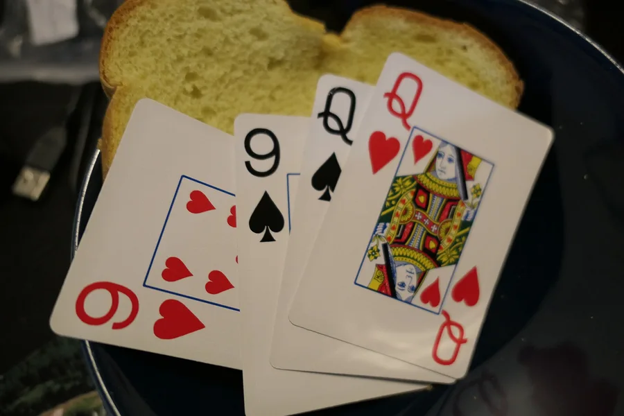 Fotografia de contexto para: blackjack e decisões da mão